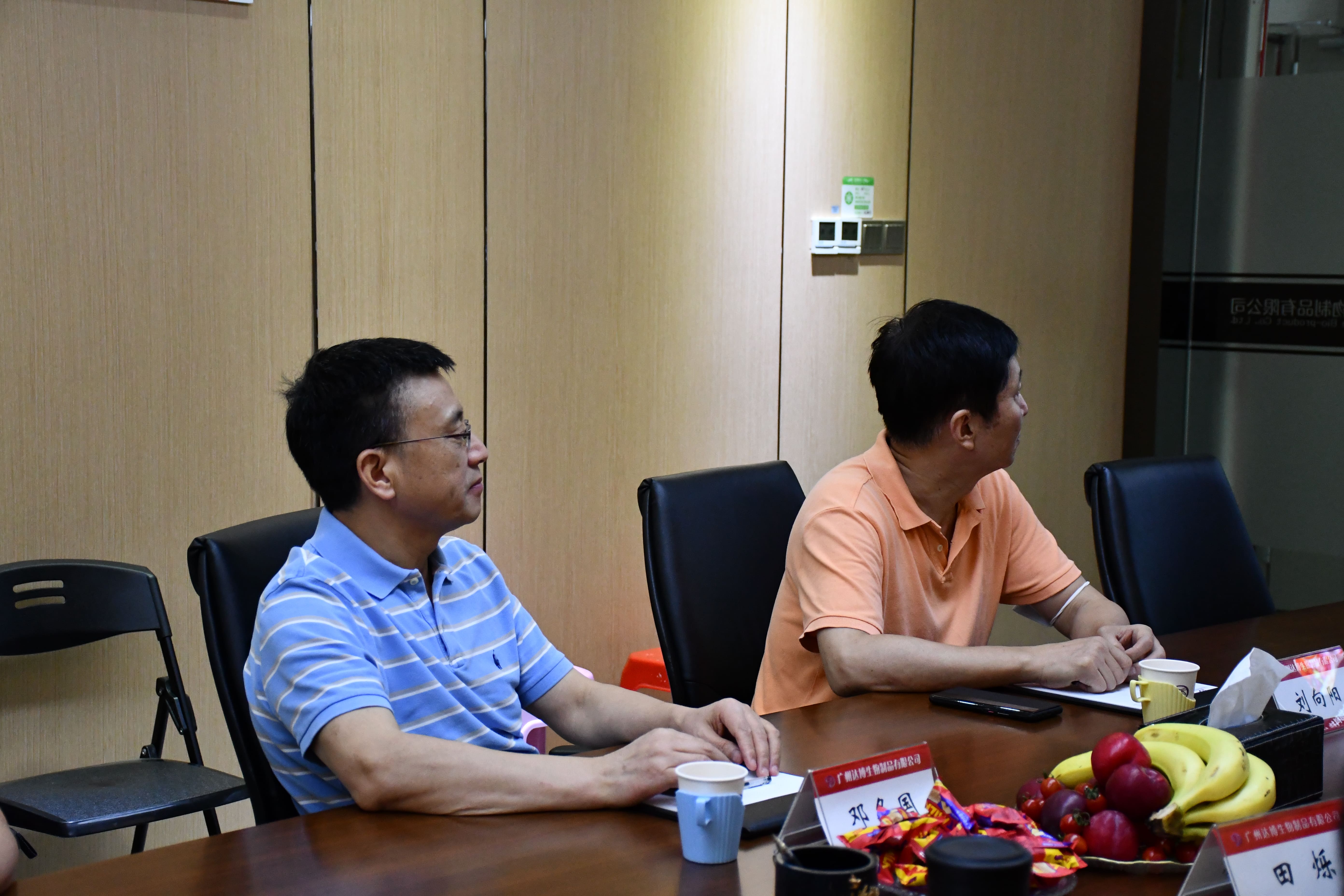 鄧務(wù)國(guó)